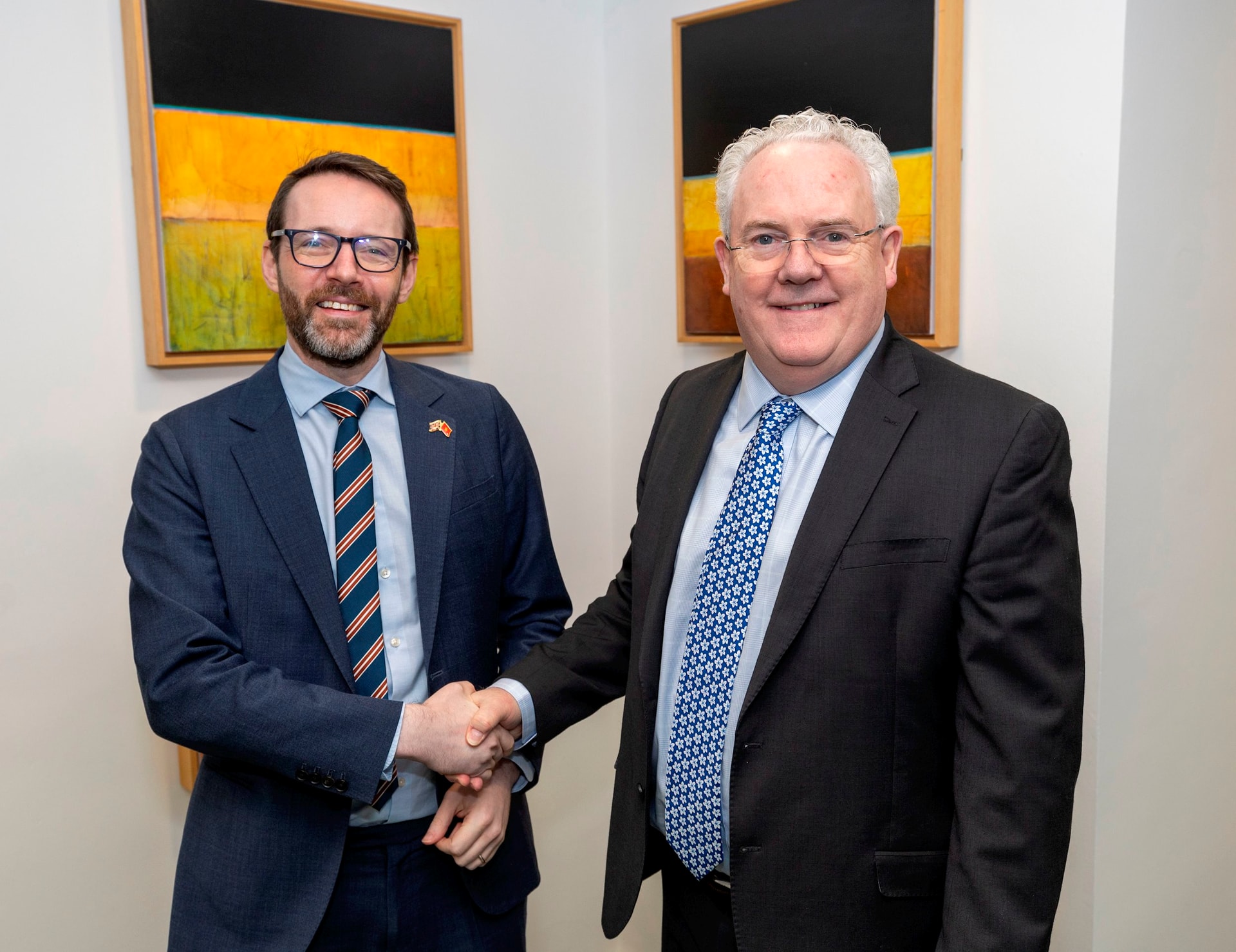 pictured-l-r-he-mr-iain-frew-and-professor-sir-gerry-mccormac-principal-and-vice-chancellor-of-the-university-of-stirling.-credit-university-of-stirling.jpg