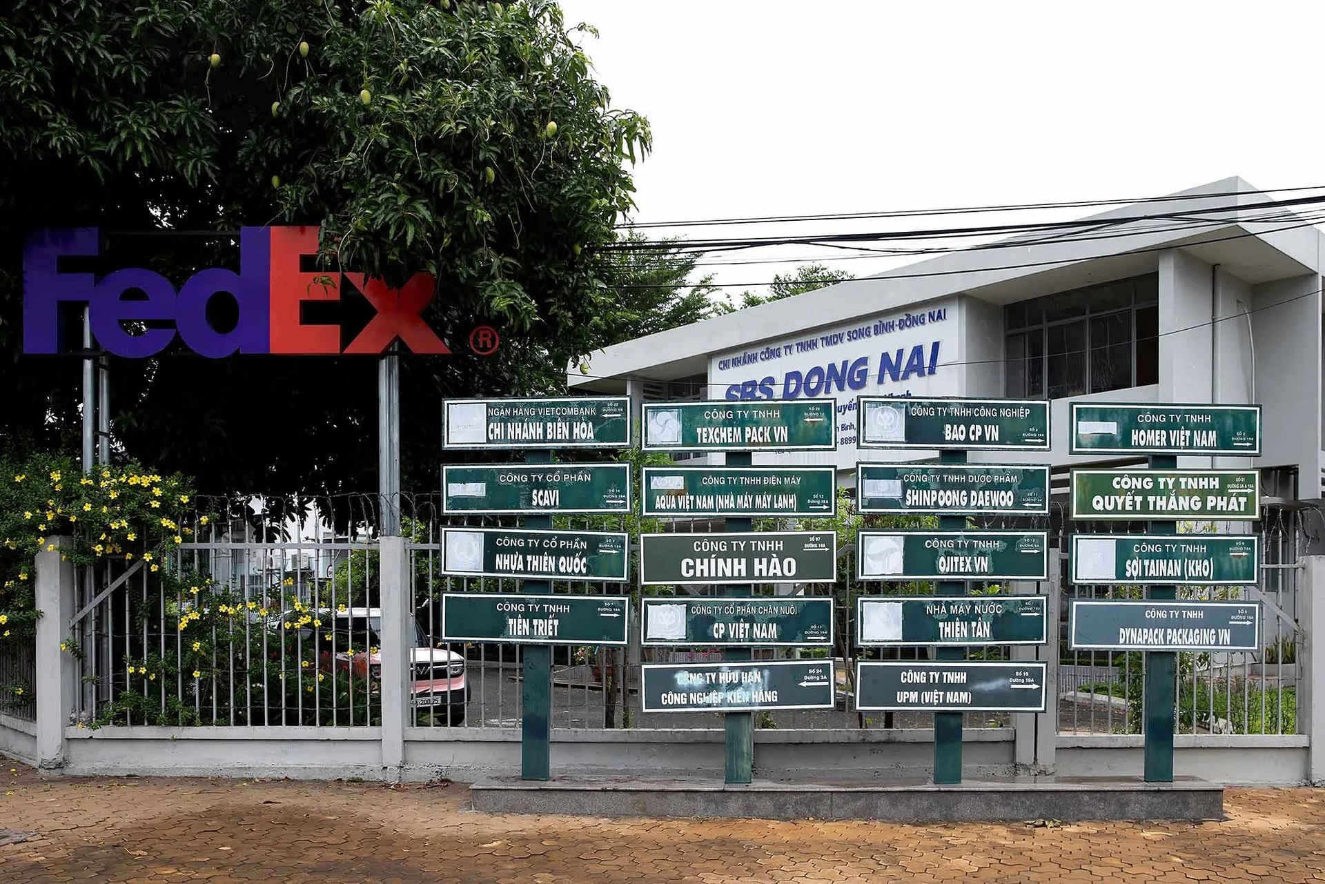 signs-listing-tenants-at-one-of-dong-nai-s-logistics.jpg