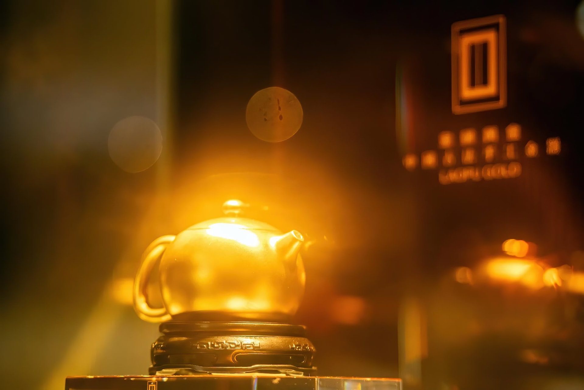 gold-tea-pot.jpg