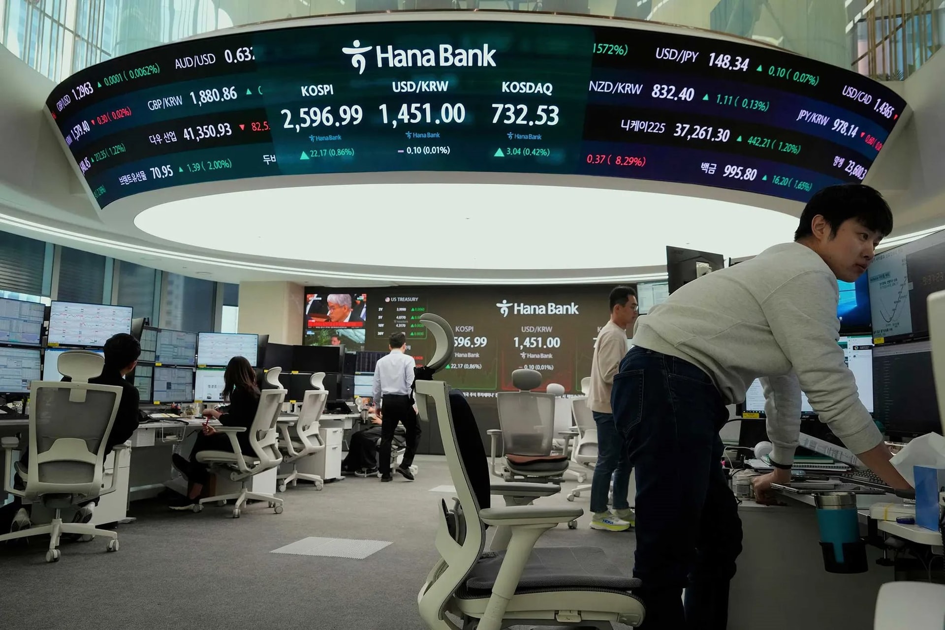 keb-hana-bank-headquarters.jpg