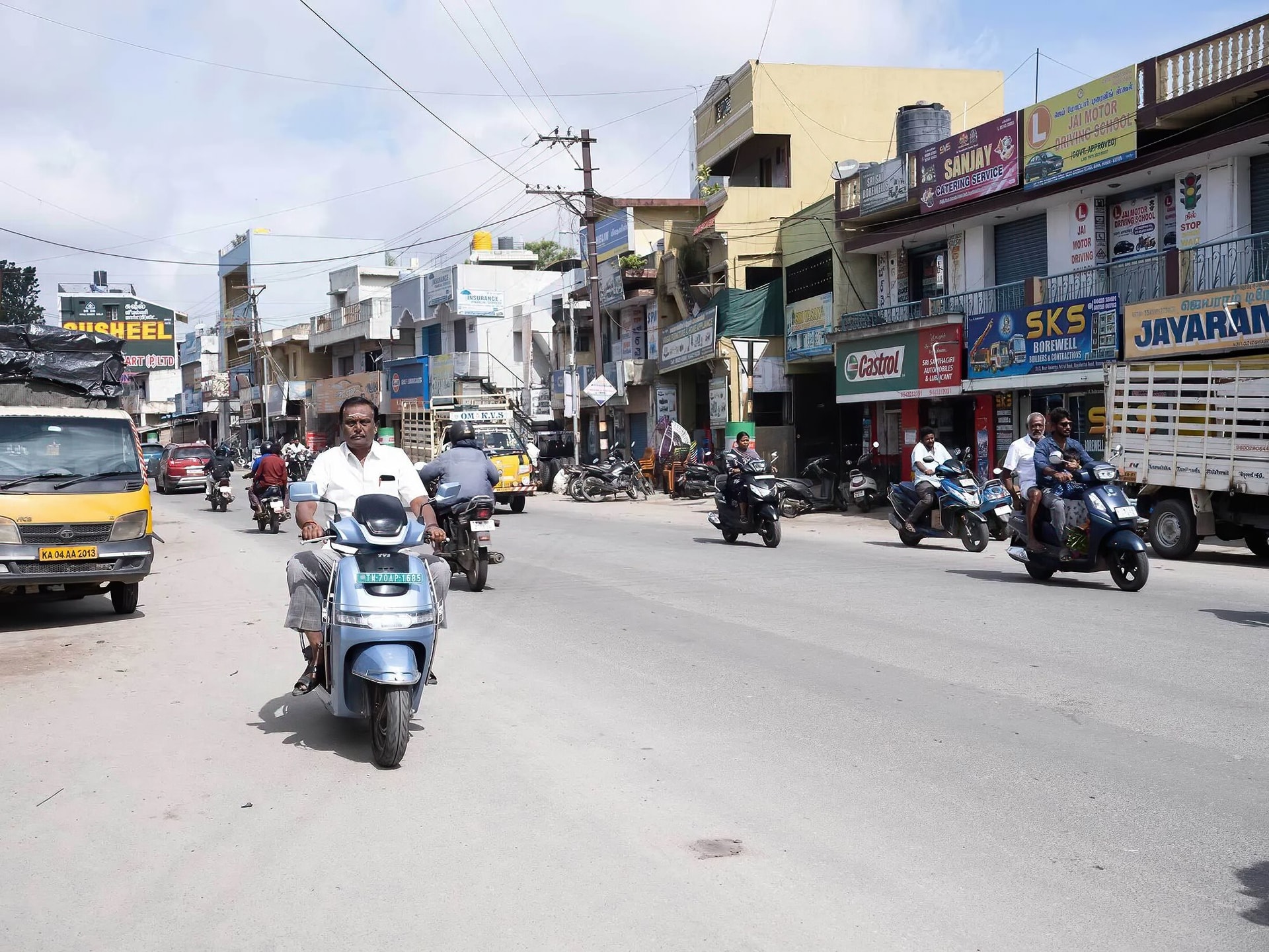 india-street_gayatri-ganju.jpg