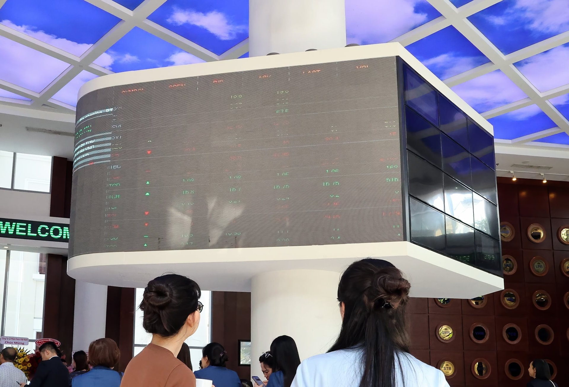 vna_potal_suc_hap_dan_cua_thi_truong_chung_khoan_sau_thoi_diem_go-live_krx___8010335.jpg