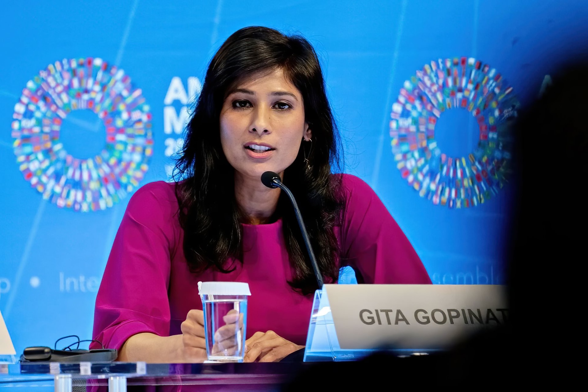 gita-gopinath.-hinh-anh-andrew-harrer.jpg