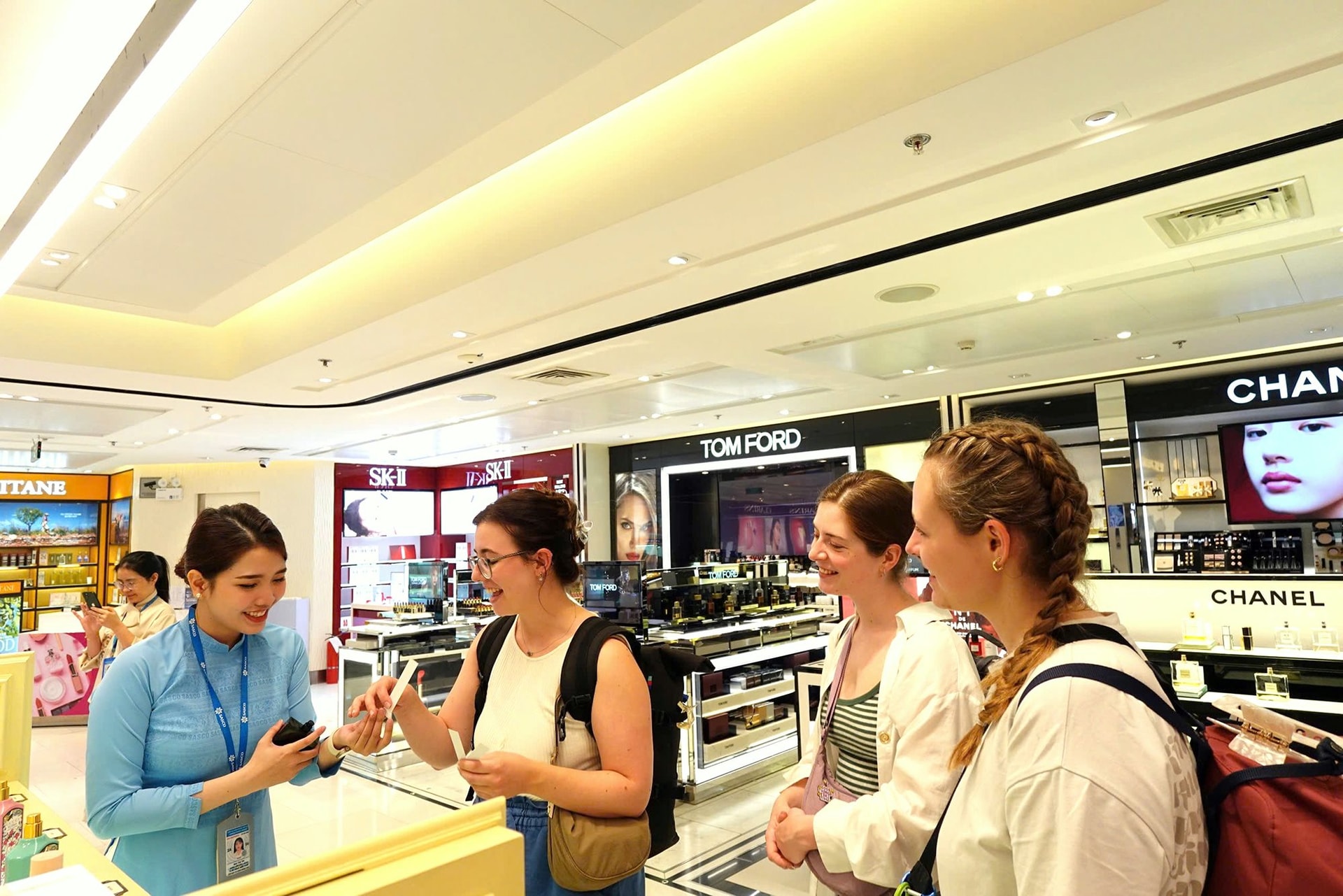 sasco-duty-free-tai-ga-quoc-te-san-bay-tan-son-nhat.jpg