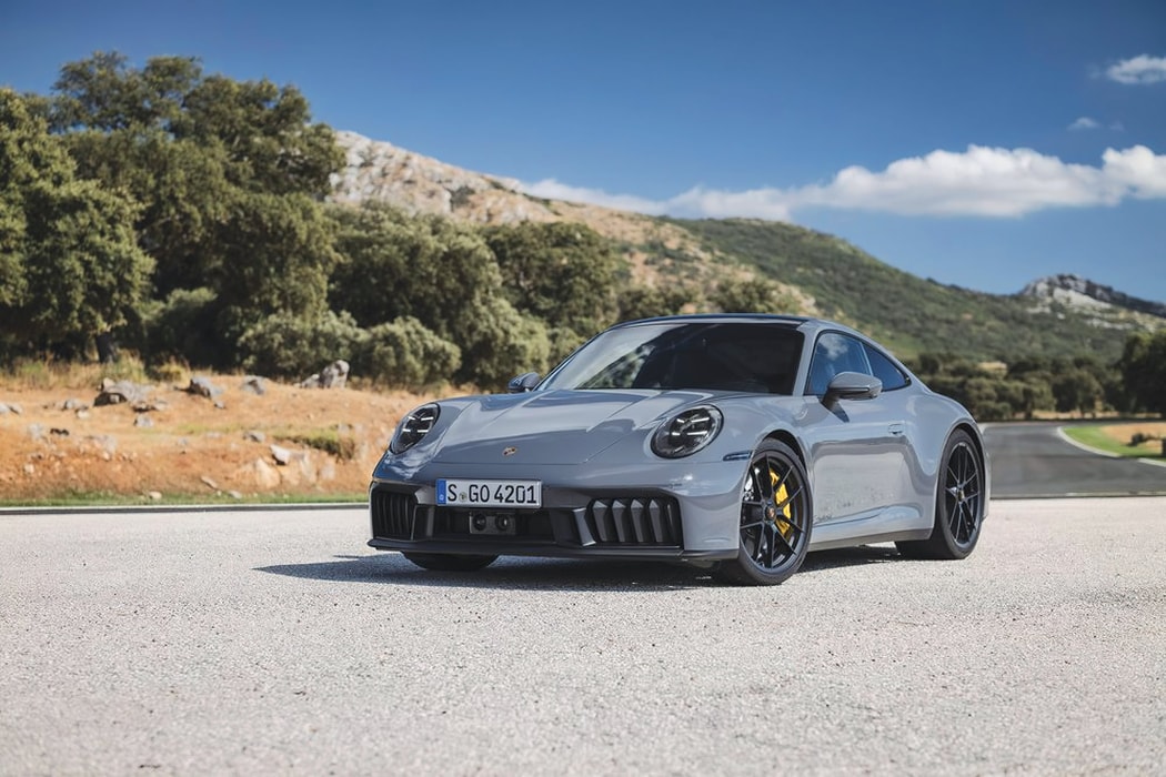 Porsche 911 cũng phải chuyển mình thành xe lai điện