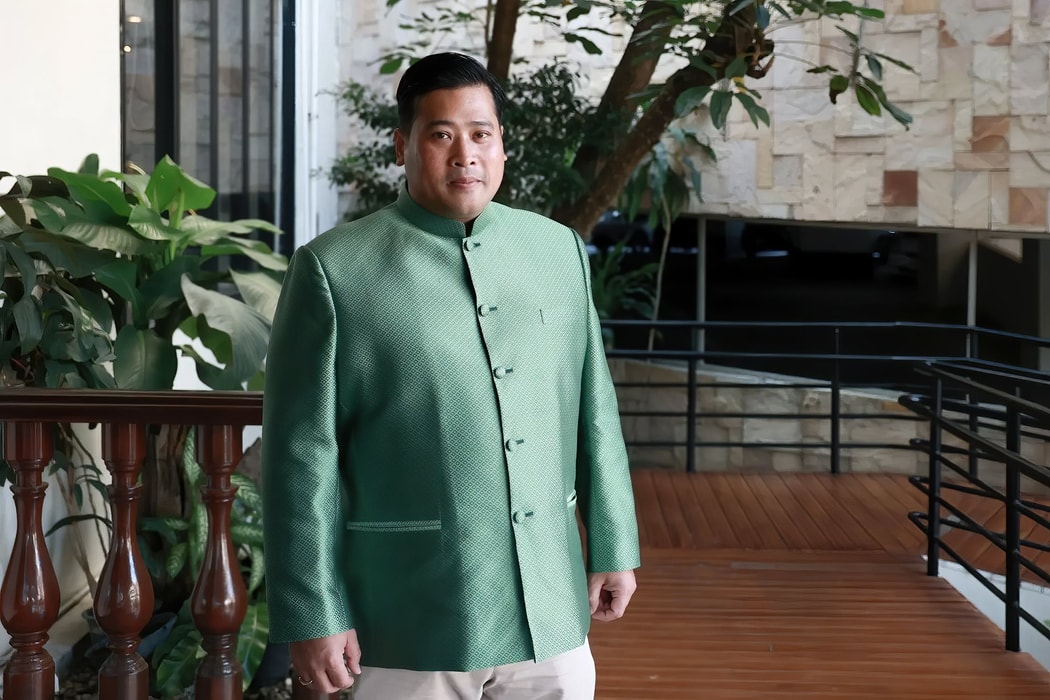 Hoàng tử từng bị lưu vong tuyên bố hoàng gia Thái Lan phải chấp nhận chỉ trích