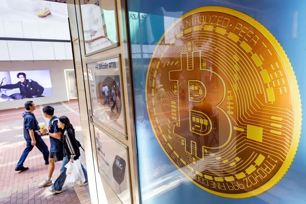 Giá Bitcoin thử thách mốc 100.000 USD sau đợt giảm mạnh nhất kể từ tháng Chín