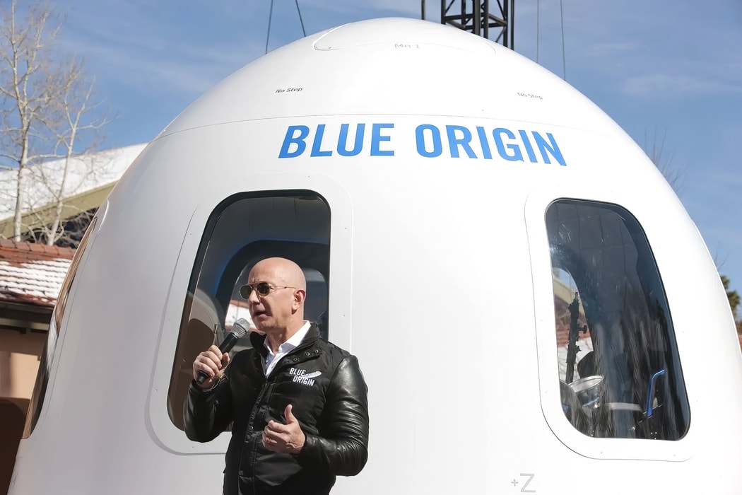 Công ty không gian của Amazon cải tổ hòng chạy đua cùng SpaceX của Elon Musk