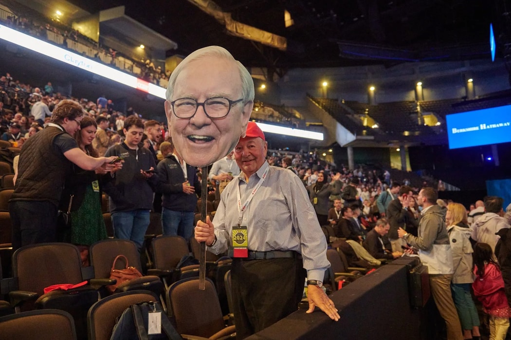 Một cảnh từ cuộc họp cổ đông hàng năm của Berkshire Hathaway năm 2024 tại Omaha, Nebraska. Hình ảnh: Dan Brouillette/Bloomberg.
