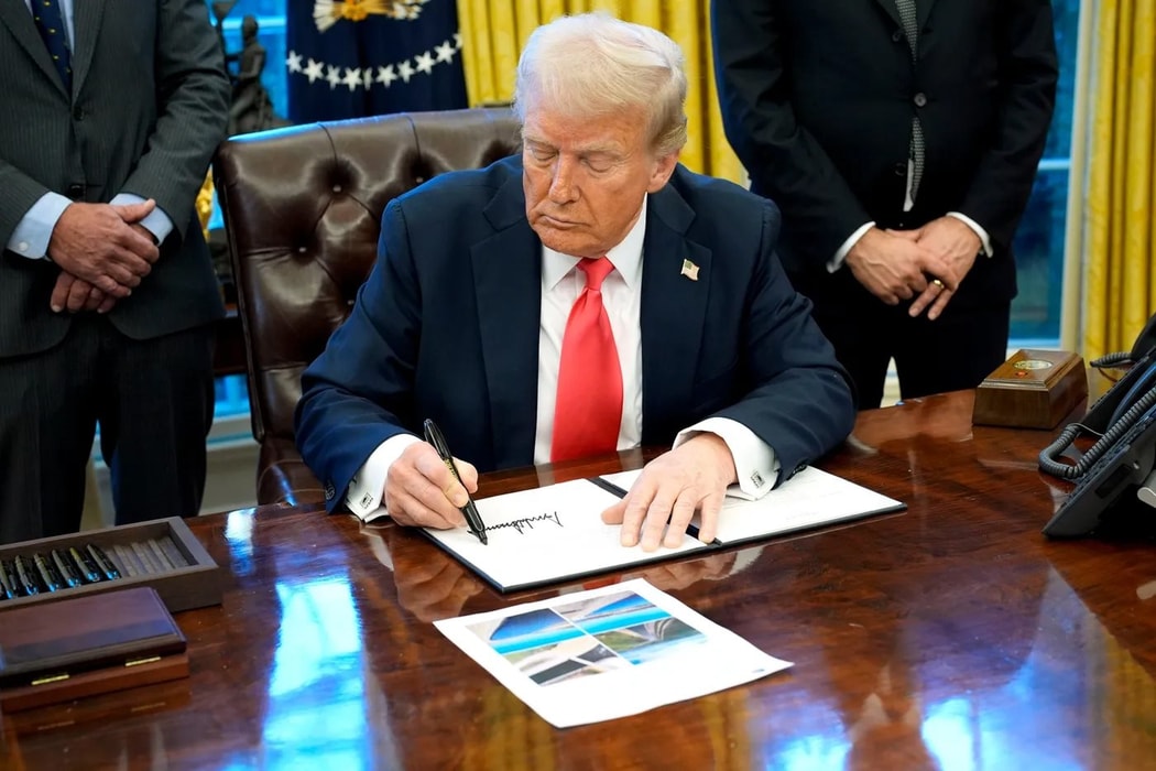 Tổng thống Donald Trump đề xuất “thẻ vàng” nhập cư cho giới siêu giàu