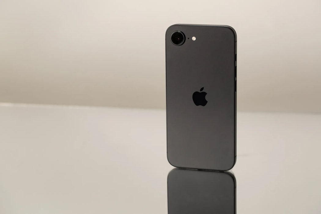 Đánh giá iPhone 16e: Chiếc iPhone giá rẻ bị kìm hãm bởi mức giá cao 
