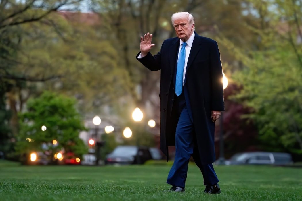 Thuế quan của Donald Trump và Trung Quốc làm rung chuyển kinh tế toàn cầu