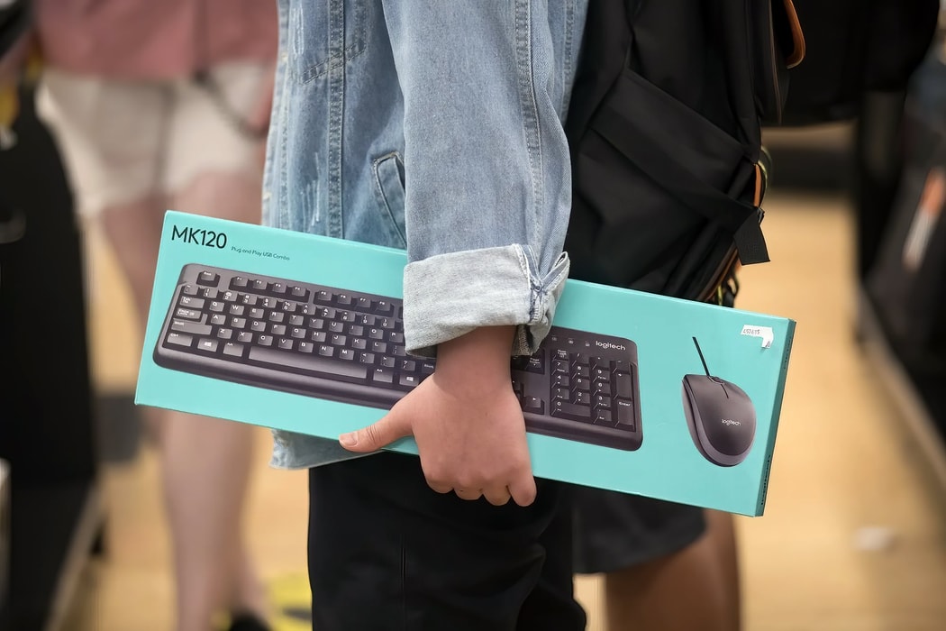 Logitech rút lại dự báo 2026 vì lo ngại thuế quan