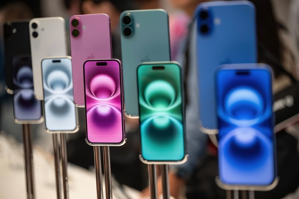 Tại sao giấc mơ sản xuất iPhone xuất xứ Mỹ của Donald Trump khó có thể thành hiện thực?