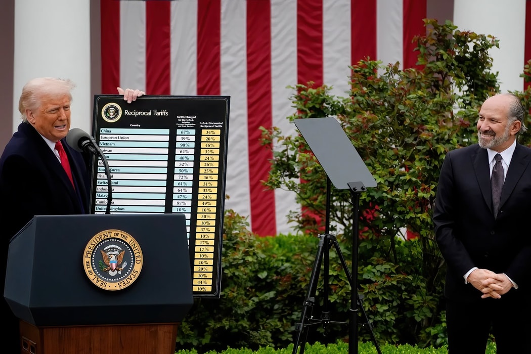 Donald Trump cảnh báo sẽ áp thuế trở lại với điện thoại, máy tính và thiết bị điện tử