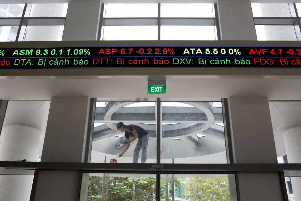 Nhà đầu tư nước ngoài tiếp tục bán mạnh trước nỗi lo mang tên thuế quan Mỹ
