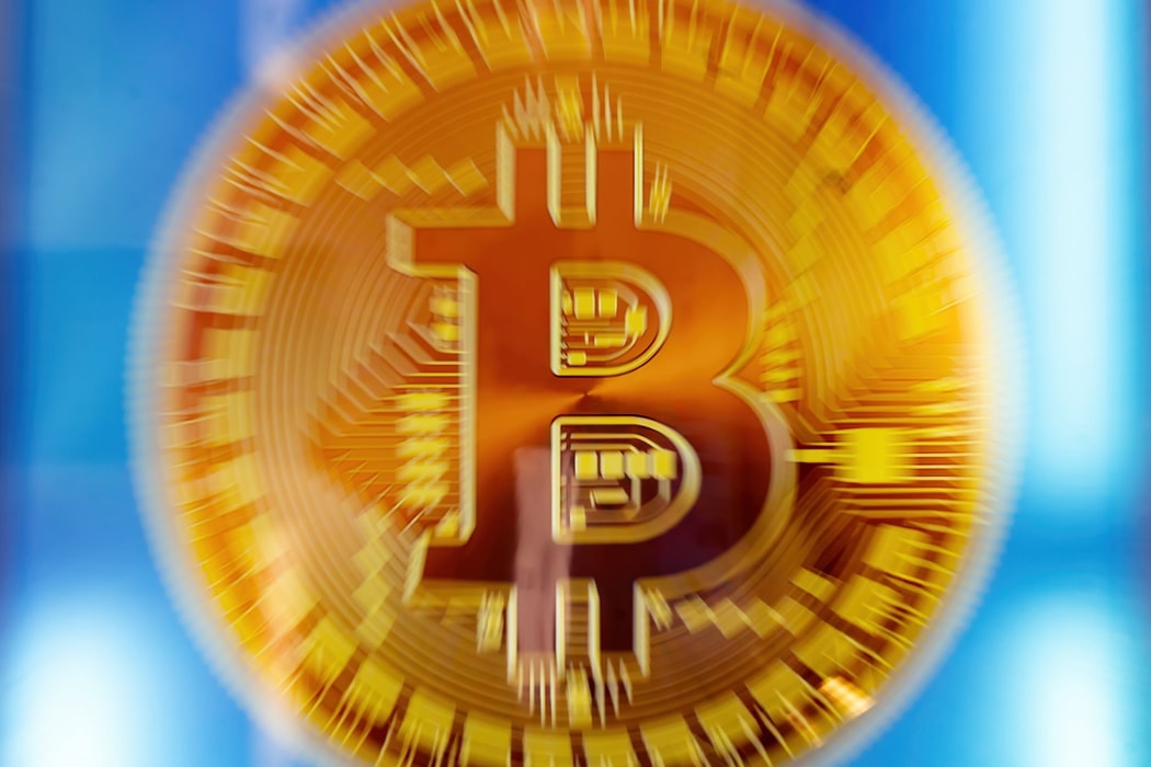 Bitcoin gần đạt 100.000 USD nhờ thỏa thuận thương mại của ông Trump