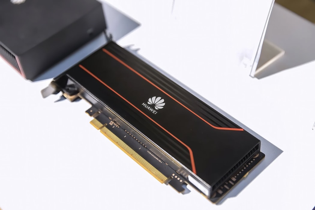 Mỹ cấm sử dụng chip AI của Huawei trên toàn cầu để kiềm chế Trung Quốc