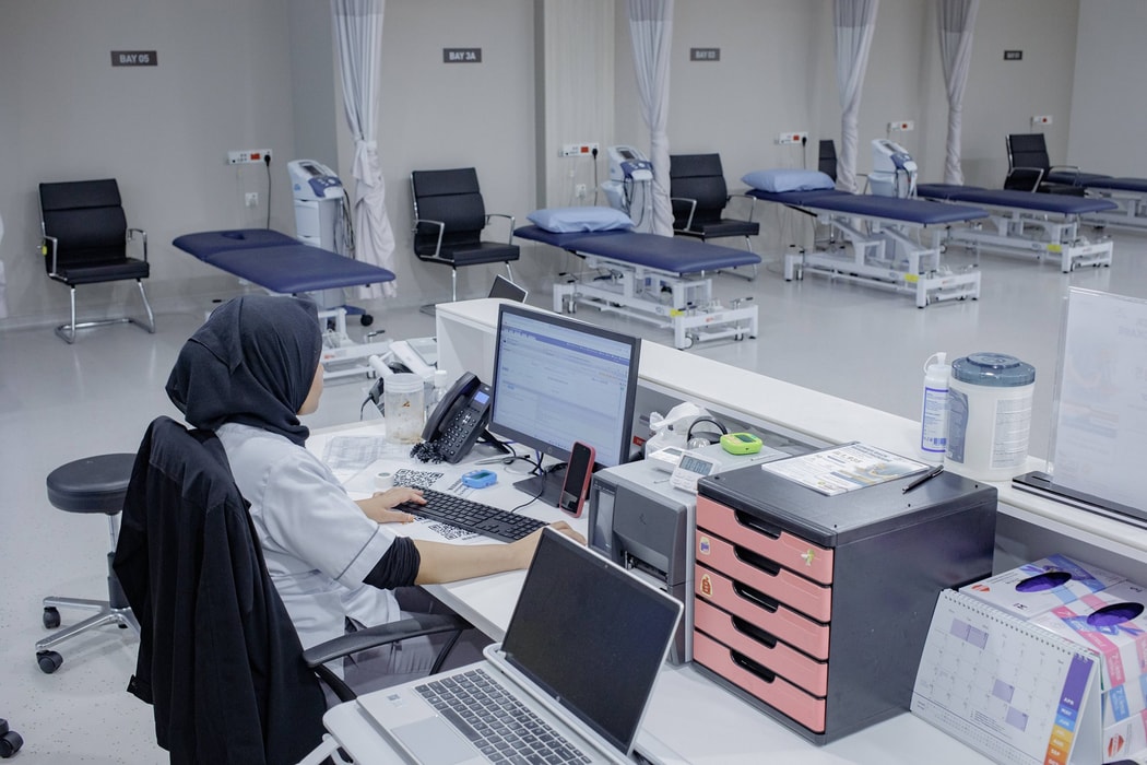 Startup Trung Quốc thử nghiệm phòng khám AI đầu tiên ở Saudi Arabia