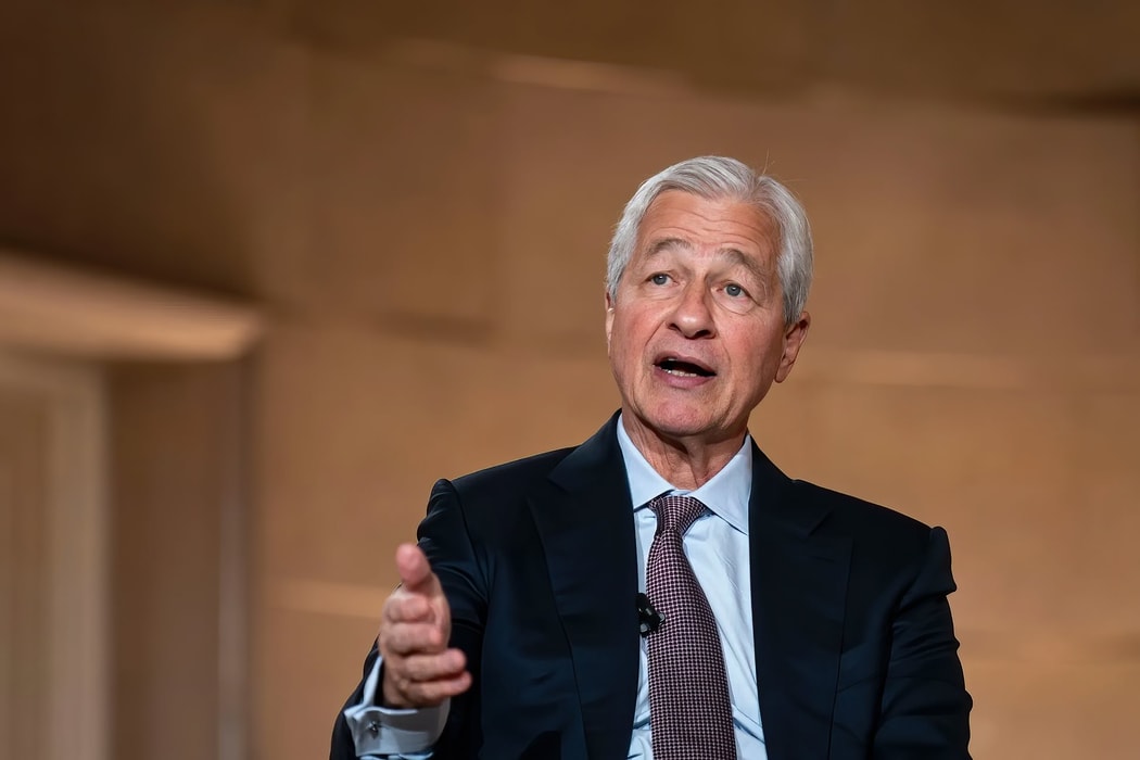 CEO JPMorgan cảnh báo kinh tế Mỹ về nguy cơ đình lạm, ủng hộ Fed duy trì lãi suất