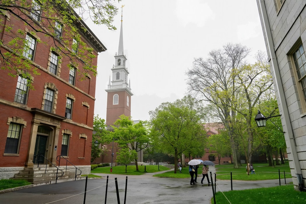 Chính quyền Donald Trump cấm Harvard tuyển sinh viên quốc tế, ngưng SEVP