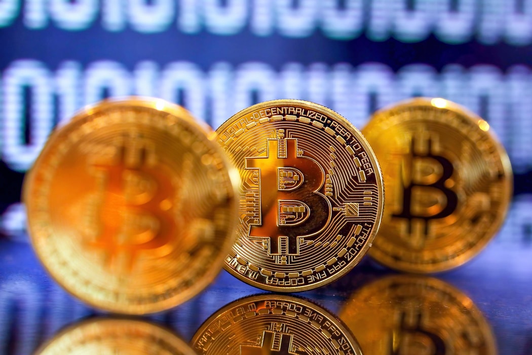 Nhà đầu tư rút vốn khỏi vàng để đổ vào ETF Bitcoin 