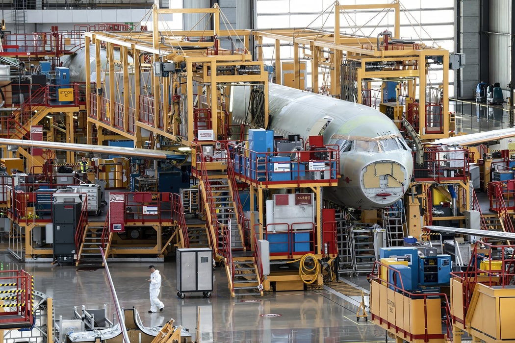 Nhà máy sản xuất máy bay chở khách của Airbus SE ở Thiên Tân, Trung Quốc. Hình ảnh: Qilai Shen/Bloomberg.
