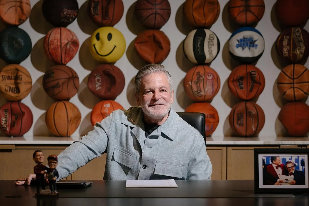 Chủ sở hữu đội Cavs, Dan Gilbert, muốn quyên góp hàng tỉ USD — và đi lại được một lần nữa