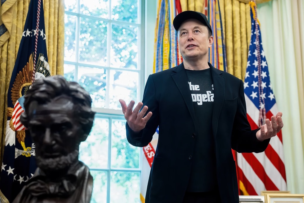 Elon Musk lại chỉ trích dự luật thuế của ông Trump vì cắt ưu đãi xe điện