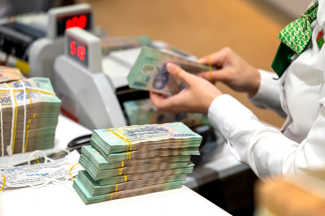 Lãi suất liên ngân hàng Việt Nam bật tăng sau động thái "hút tiền" của ngân hàng Nhà nước