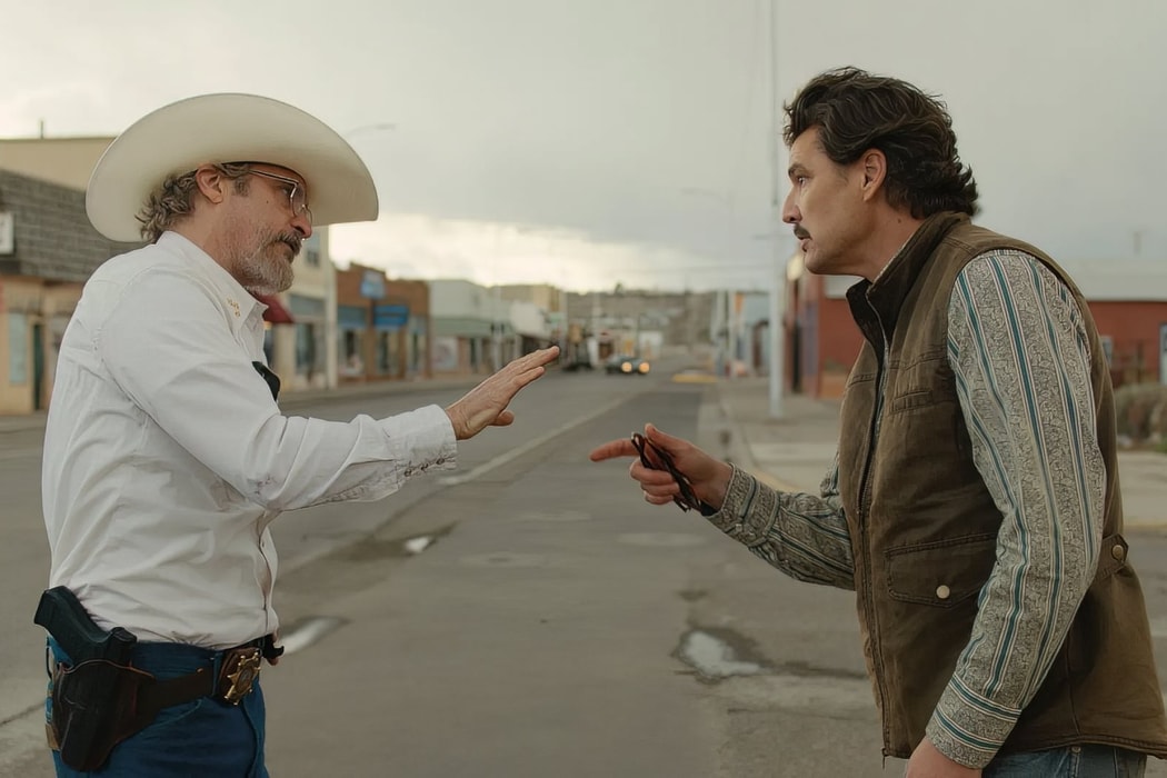 Joaquin Phoenix và Pedro Pascal trong Eddington. Nguồn: A24
