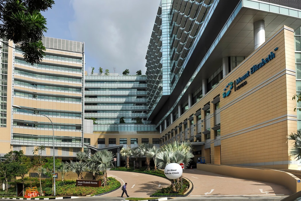 Bệnh viện Mount Elizabeth Novena của IHH Healthcare Bhd. tại Singapore. Hình ảnh: Munshi Ahmed/Bloomberg

