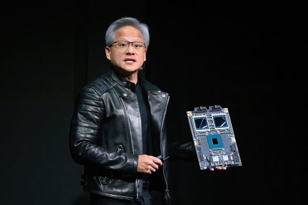 CEO Nvidia nói quân đội Trung Quốc sẽ không dùng chip AI của Mỹ
