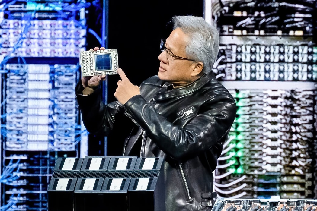 Jensen Huang, đồng sáng lập kiêm giám đốc điều hành của Nvidia Corp., công bố các dòng chip mới. Hình ảnh: David Paul Morris

David Paul Morris
