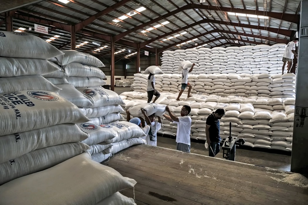 Philippines là một trong những nước sản xuất gạo lớn nhất thế giới, nhưng nước này thường mua từ các nhà cung cấp lớn như Thái Lan và Việt Nam. Hình ảnh: Veejay Villafranca/Bloomberg