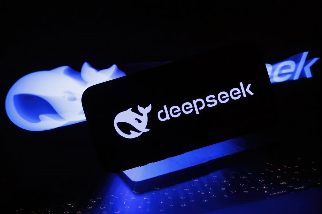 Logo DeepSeek trên máy tính xách tay. Hình ảnh: Andrey Rudakov/Bloomberg