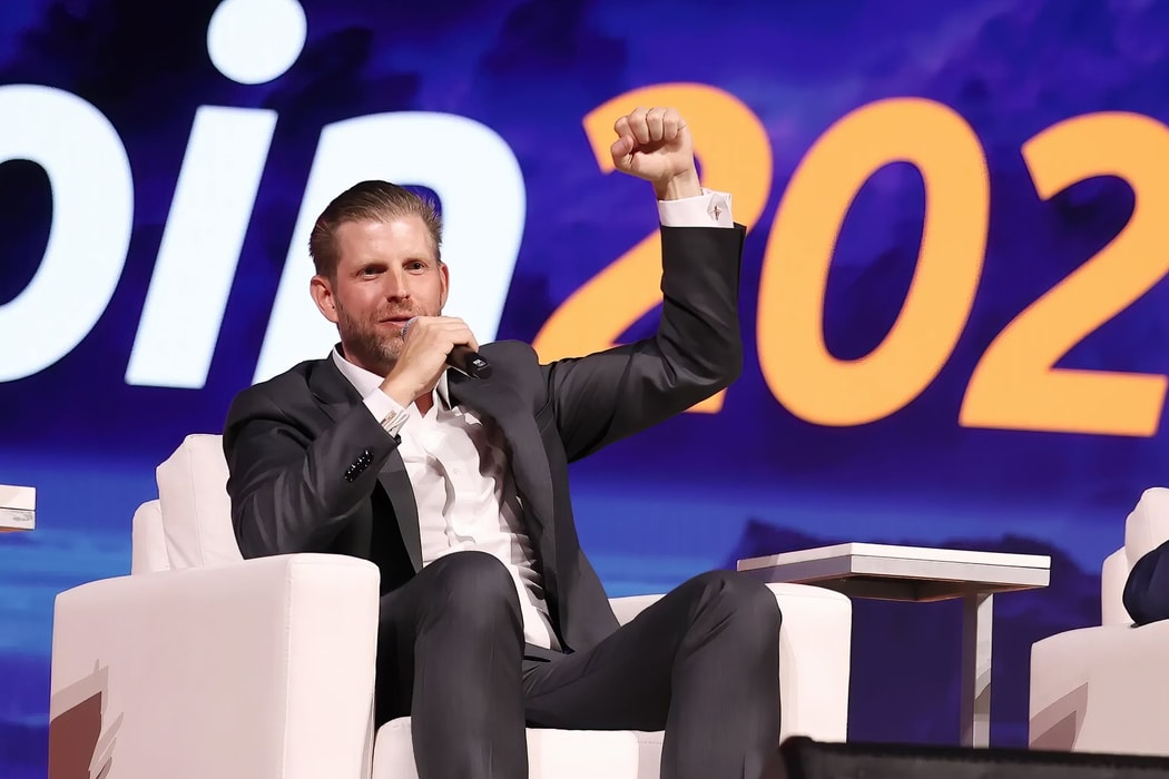 Eric Trump tại hội nghị Bitcoin 2025 ở Las Vegas. Hình ảnh: Ronda Churchill/Bloomberg