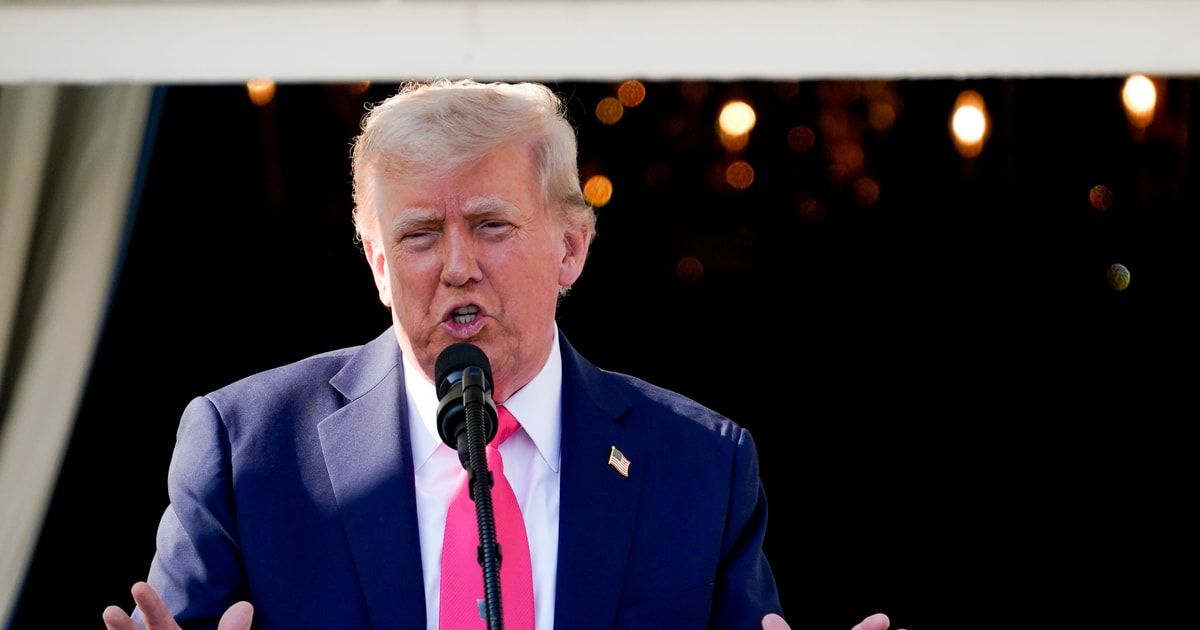 Ông Trump chuẩn bị gửi thông báo áp thuế lên tới 70% với các nước chưa đạt thỏa thuận